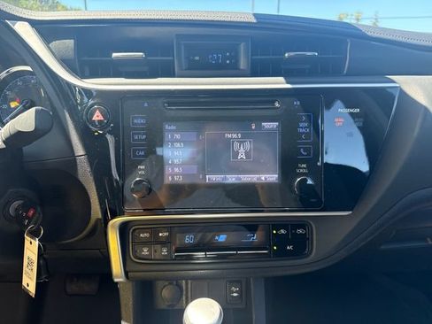 Used 2017 Toyota Corolla LE FWD image 17