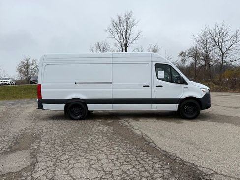 Used 2025 Mercedes-Benz Sprinter 2500 image 2