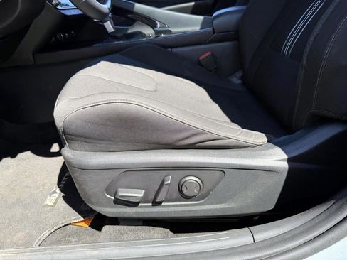 Used 2022 Hyundai Elantra SEL w/ Convenience + Premium Package FWD image 12