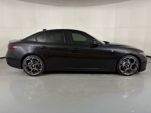 Used 2022 Alfa Romeo Giulia Ti image 9