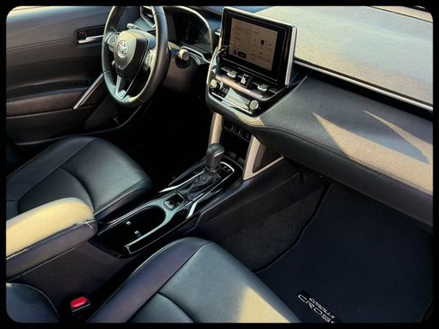 Used 2024 Toyota Corolla Cross XLE w/ Convenience Package FWD image 8