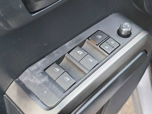 Used 2016 Toyota Tacoma SR5 image 15