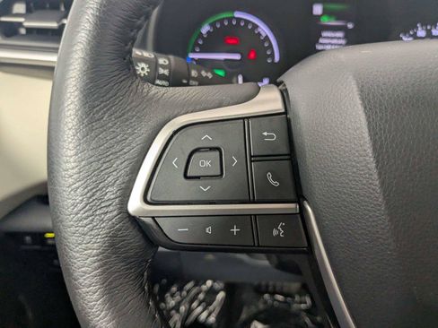Used 2021 Toyota Sienna XLE w/ XLE Plus Package FWD image 18