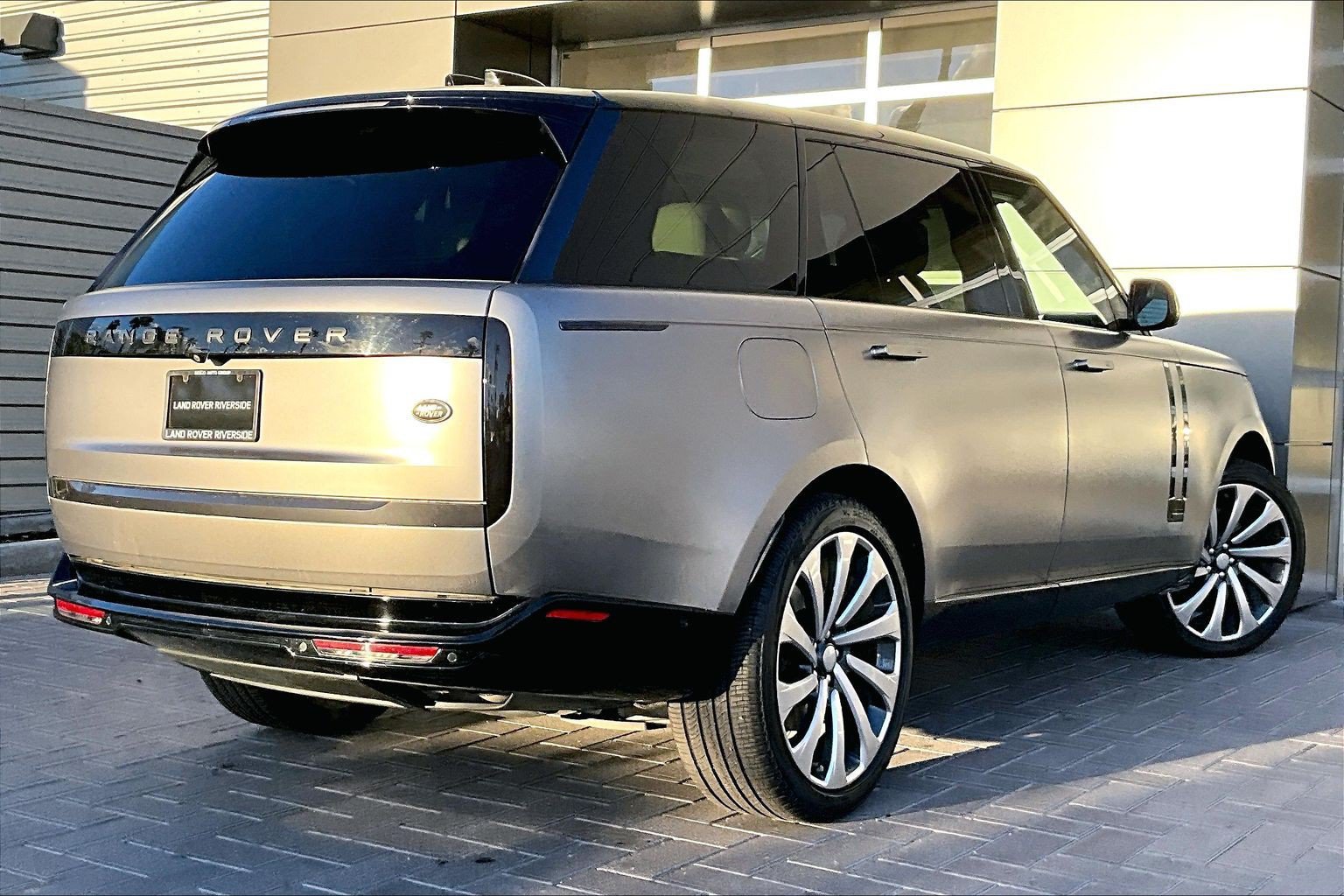 Used 2023 Land Rover Range Rover Long Wheelbase Autobiography AWD/4WD image 13