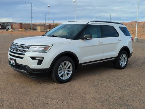 Used 2018 Ford Explorer XLT w/ Equipment Group 202A image 8