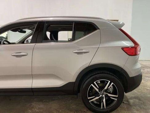 Used 2025 Volvo XC40 B5 Core image 90