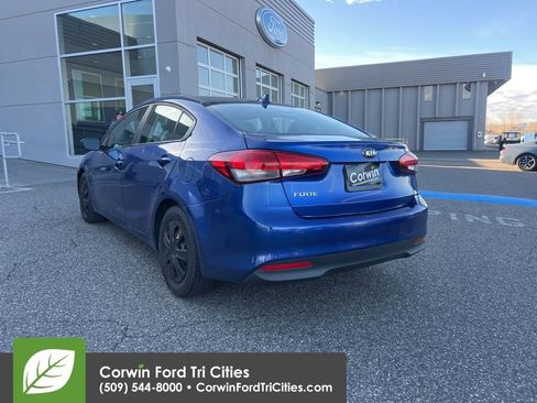 Used 2017 Kia Forte LX image 8