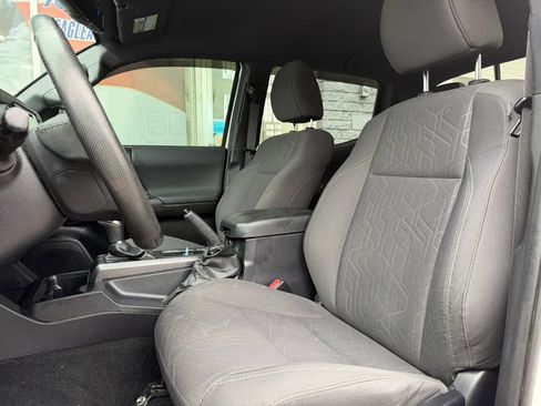 Used 2017 Toyota Tacoma TRD Sport w/ Tow Package image 9