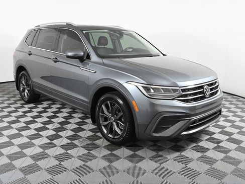 Certified 2022 Volkswagen Tiguan SE w/ Panoramic Sunroof Package FWD image 1