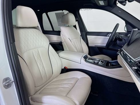 Used 2025 BMW X5 xDrive40i w/ Climate Comfort Package image 32
