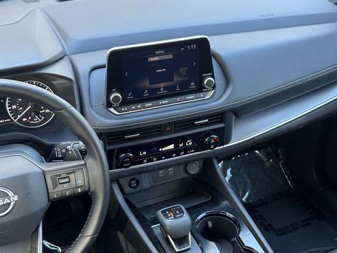 Used 2025 Nissan Rogue SV image 20