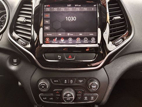 Used 2019 Jeep Cherokee Limited image 31