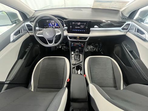 New 2025 Volkswagen Taos SE image 14