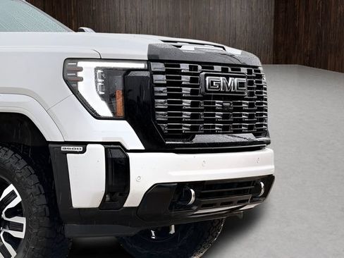 Used 2025 GMC Sierra 3500 Denali Ultimate AWD/4WD image 8
