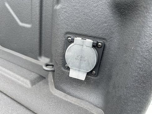 Used 2023 GMC Sierra 2500 SLT w/ SLT Premium Package image 12