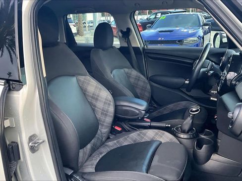 Used 2016 MINI Cooper 4-Door Hardtop image 8