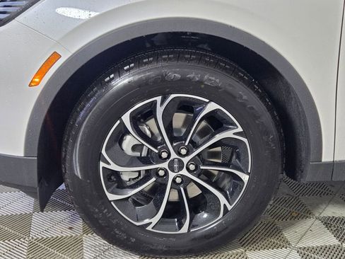 New 2026 Lincoln Nautilus Premier image 5