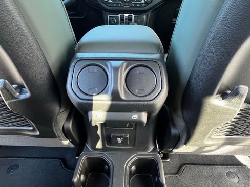 New 2025 Jeep Gladiator Mojave image 28