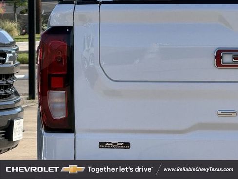 Used 2022 GMC Sierra 1500 Elevation w/ Elevation Premium Package AWD/4WD image 9