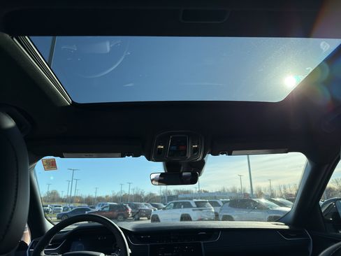 New 2025 Jeep Grand Cherokee Altitude image 28