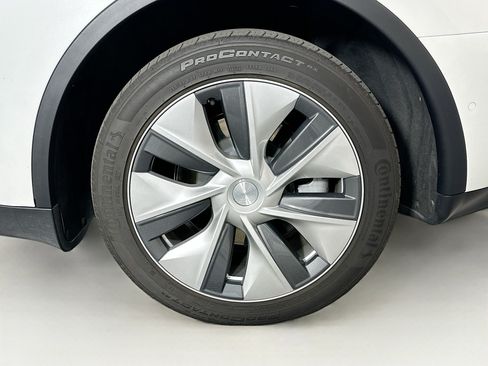 Used 2022 Tesla Model Y Long Range AWD/4WD image 11