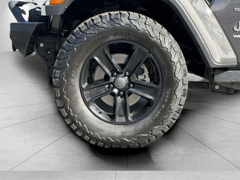 Used 2020 Jeep Wrangler Unlimited Sahara AWD/4WD image 11