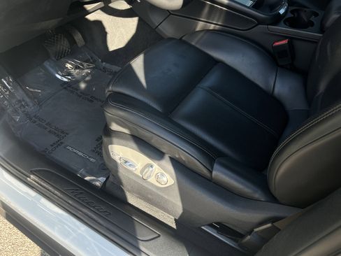 Certified 2022 Porsche Macan image 37