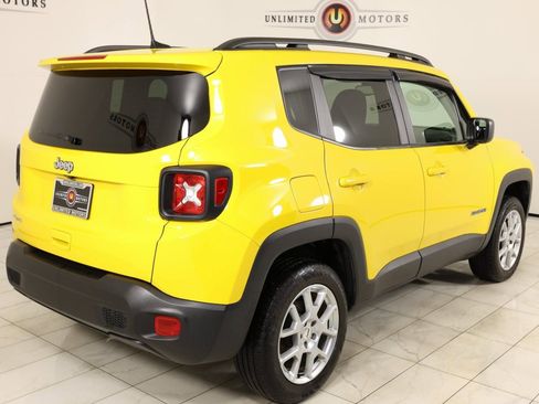 Used 2023 Jeep Renegade Latitude w/ Premium Group image 3