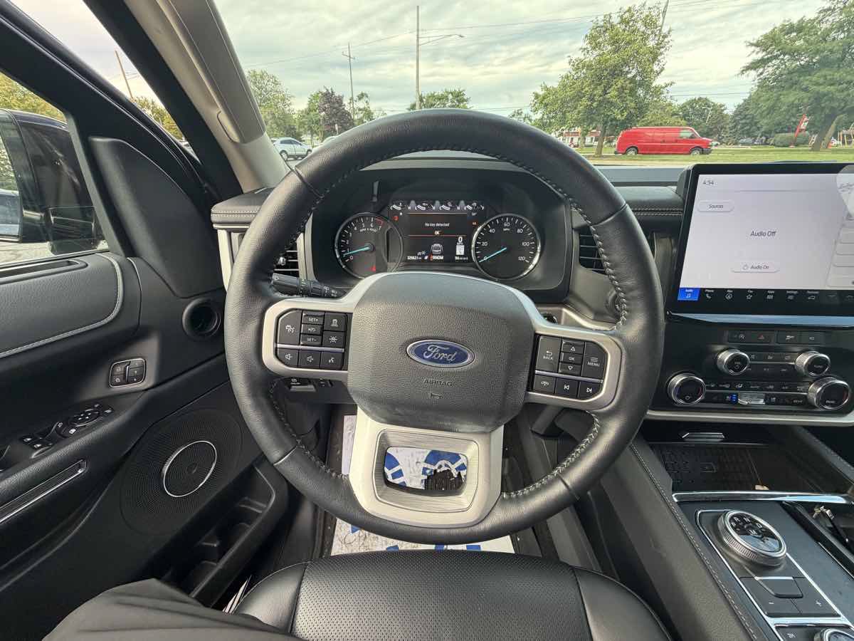 Used 2023 Ford Expedition XLT AWD/4WD image 17