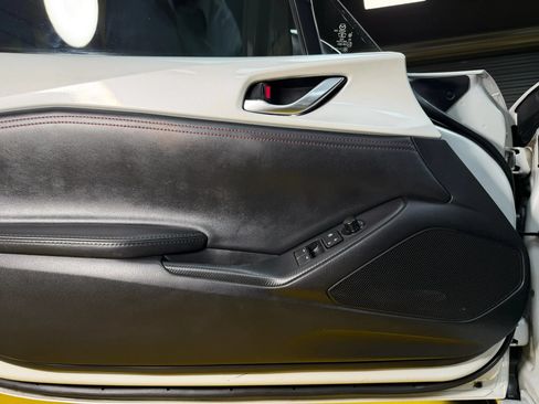 Used 2016 MAZDA MX-5 Miata Club RWD image 18