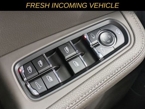 Used 2024 Porsche Macan image 18