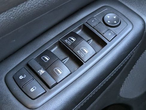 Certified 2017 Jeep Grand Cherokee Altitude RWD image 17