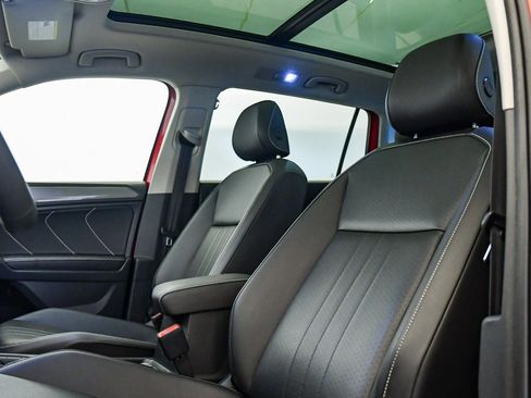 Used 2022 Volkswagen Tiguan SE w/ Panoramic Sunroof Package image 19