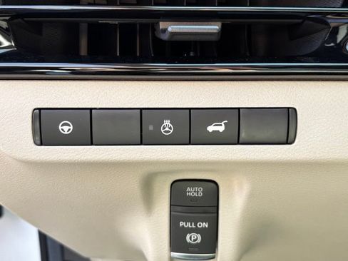 Used 2025 Nissan Murano SL AWD/4WD image 16