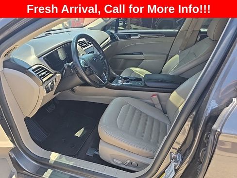 Used 2017 Ford Fusion SE FWD image 7