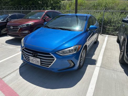 Used 2018 Hyundai Elantra Value Edition FWD image 2