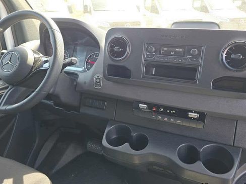 Used 2025 Mercedes-Benz Sprinter 2500 image 12