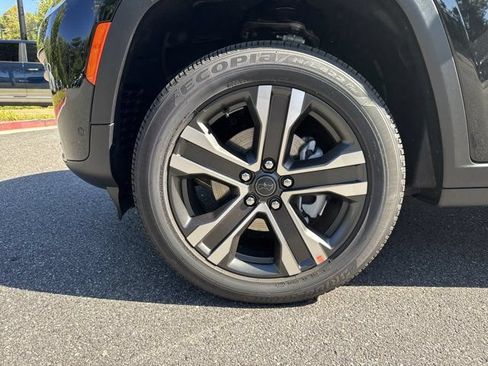New 2027 Jeep Grand Cherokee Limited AWD/4WD image 11