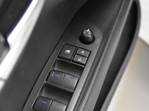 Used 2023 Toyota Camry SE FWD image 17