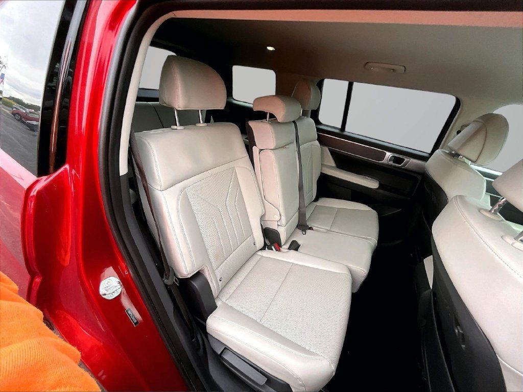 Used 2025 Hyundai Santa Fe SEL FWD image 25