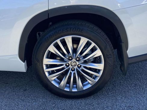 Used 2026 Toyota Highlander Limited AWD/4WD image 9
