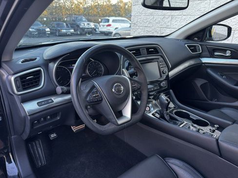 Used 2018 Nissan Maxima SR w/ Midnight Edition image 6