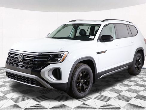 Used 2025 Volkswagen Atlas Peak Edition SE image 23