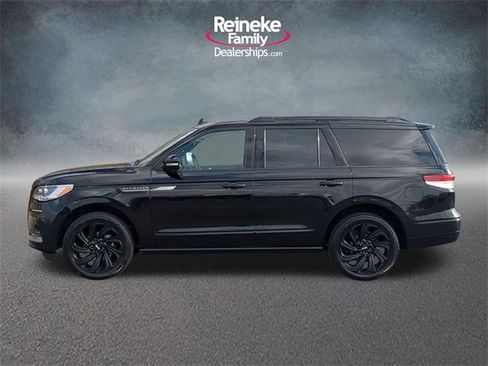 Used 2022 Lincoln Navigator 4WD image 9