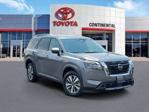 Used 2025 Nissan Pathfinder SL AWD/4WD image 2