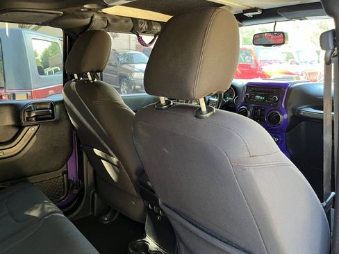 Used 2018 Jeep Wrangler Unlimited Sport S image 32