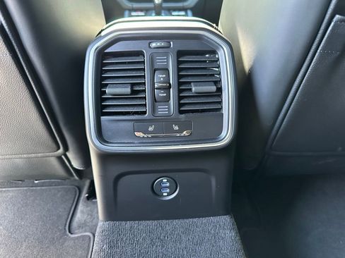 Used 2022 Porsche Macan S image 37