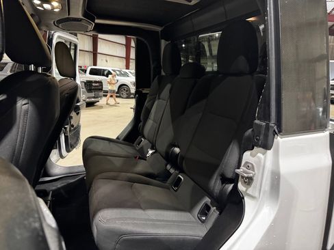 Used 2020 Jeep Gladiator Sport image 18