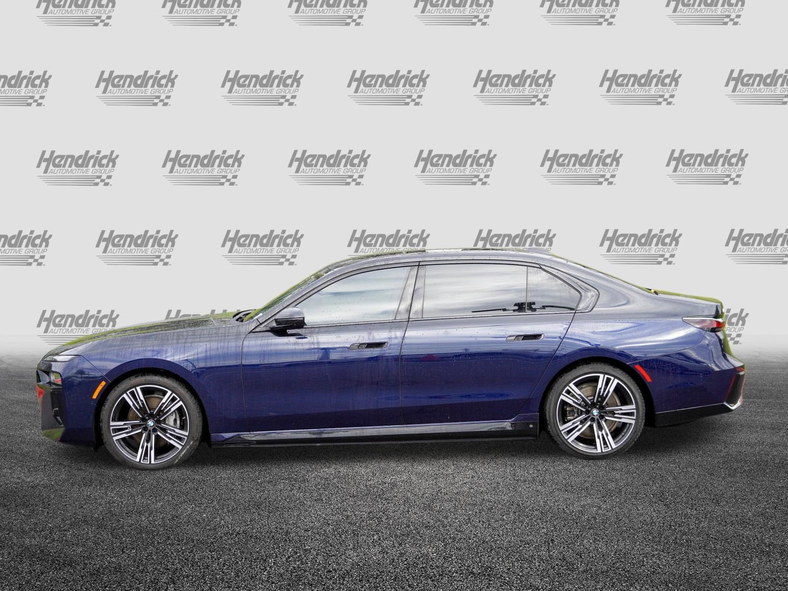 Certified 2023 BMW i7 xDrive60 w/ Executive Package 2 AWD/4WD image 6