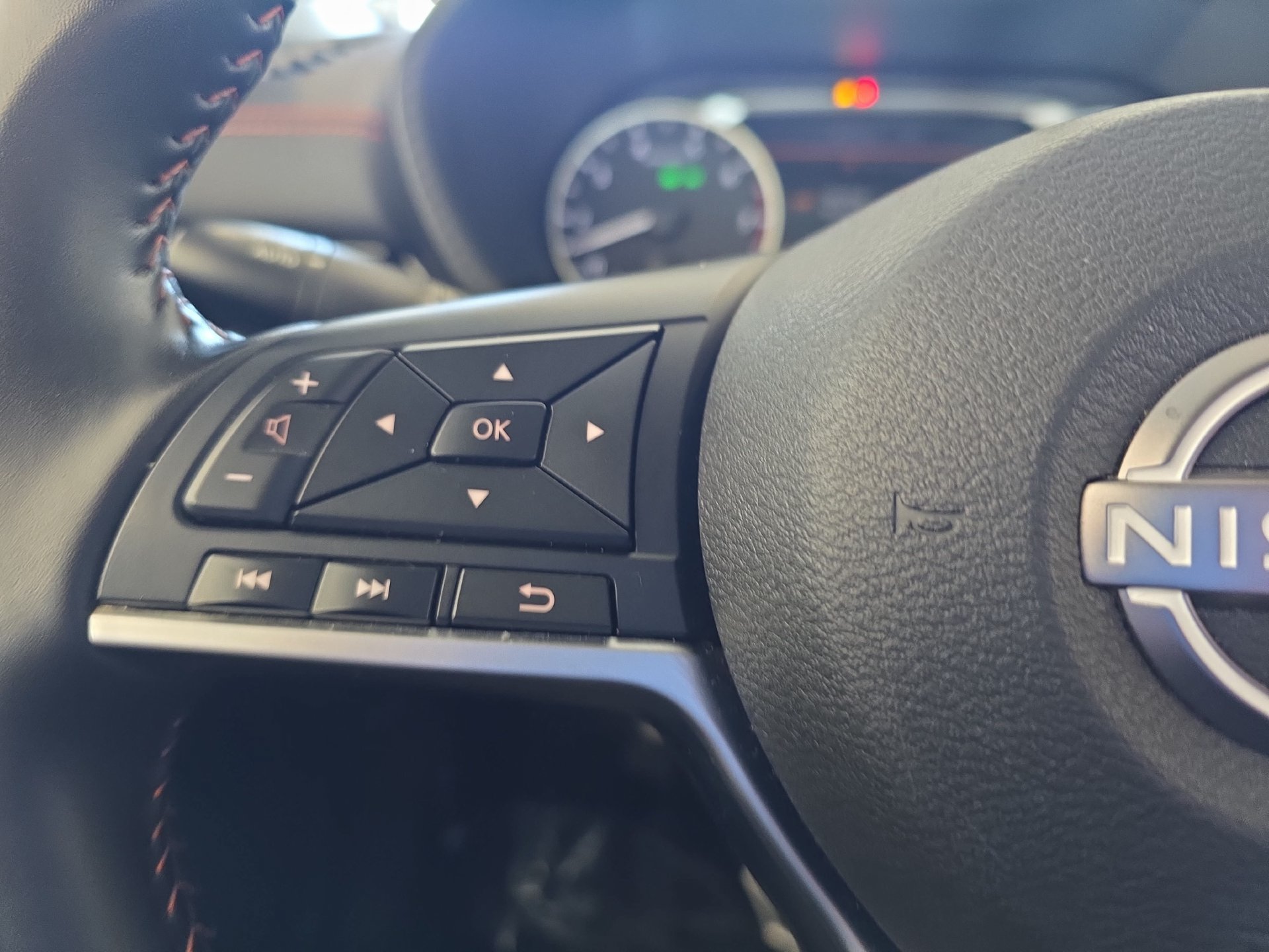 Used 2025 Nissan Sentra SR FWD image 16